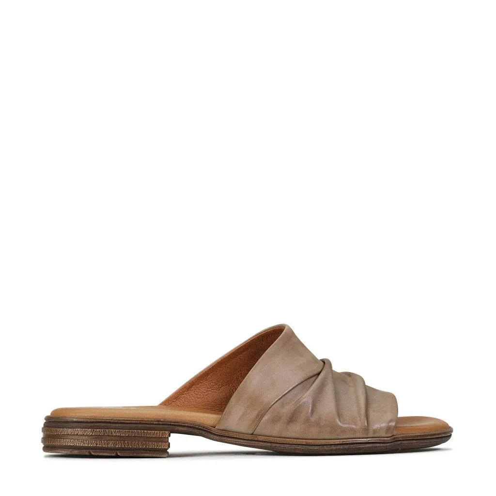 ILO LEATHER  SLIDE SANDALS